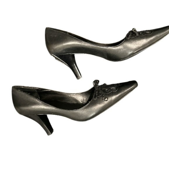 Worthington Black Pointed Toe Pump, gently used in good condition, size 9M. - Picture 6 of 9